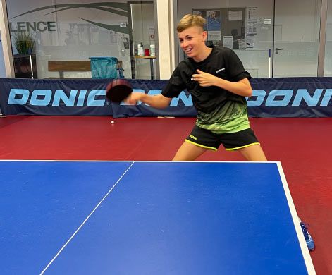 DONIC-Tischtennispieler Flavien Coton beim Spiel